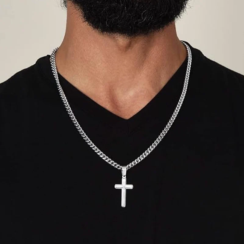 Collar para hombre con colgante de cruz de acero inoxidable