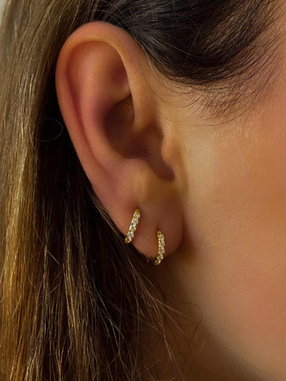 Celeste | Aretes de aro con zirconias