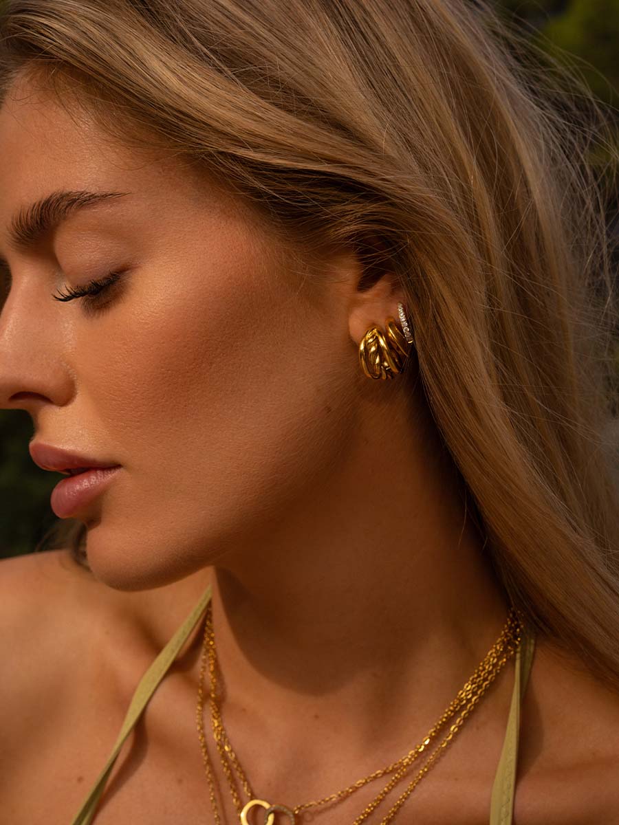 Celeste | Aretes de aro con zirconias