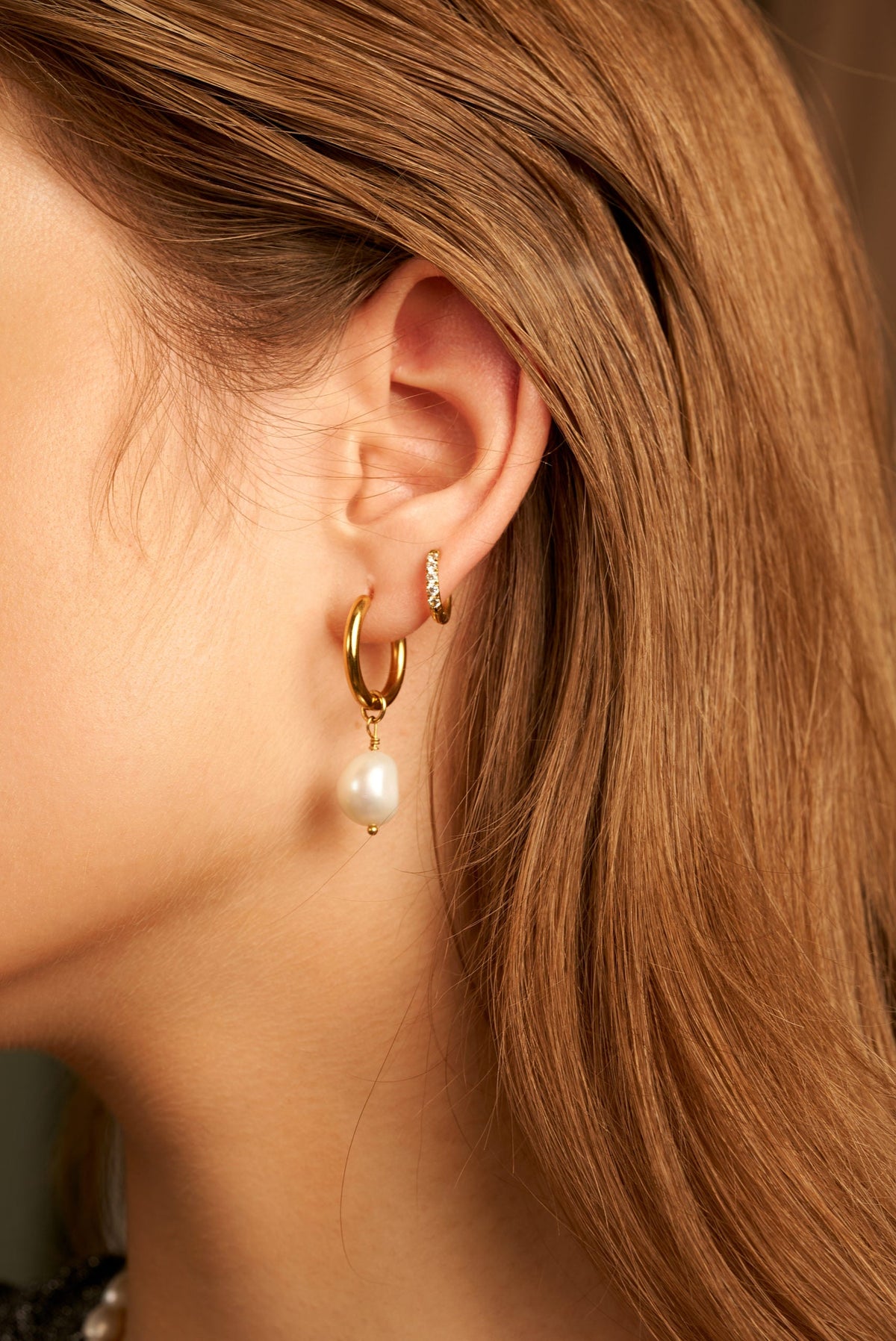 Celeste | Aretes de aro con zirconias