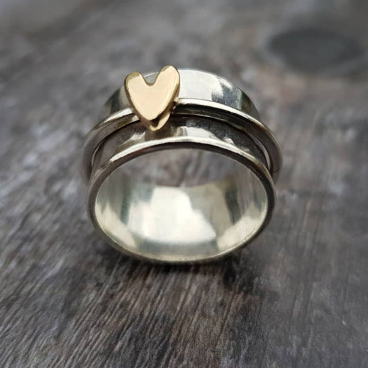 Tamara | Anillo plateado con corazón dorado