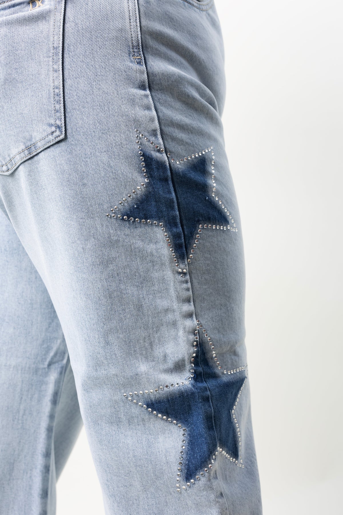 Brisa | Barrel jeans azul claro con estrellas y brillos