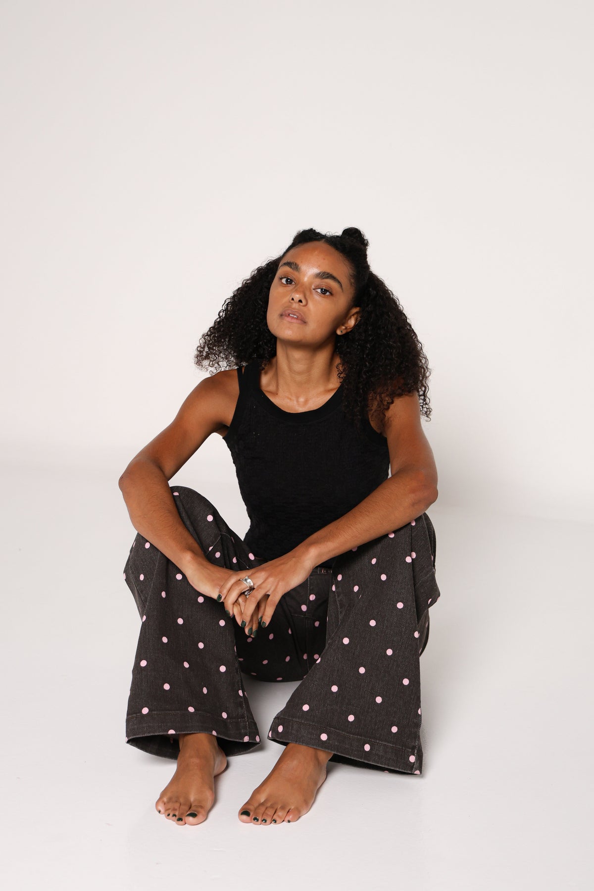 Bianca | Jeans chocolate con lunares rosas