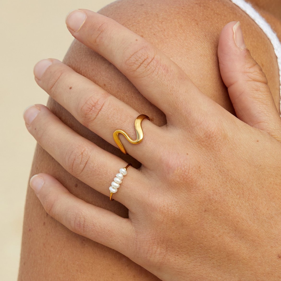 Alana | Anillo onda dorata