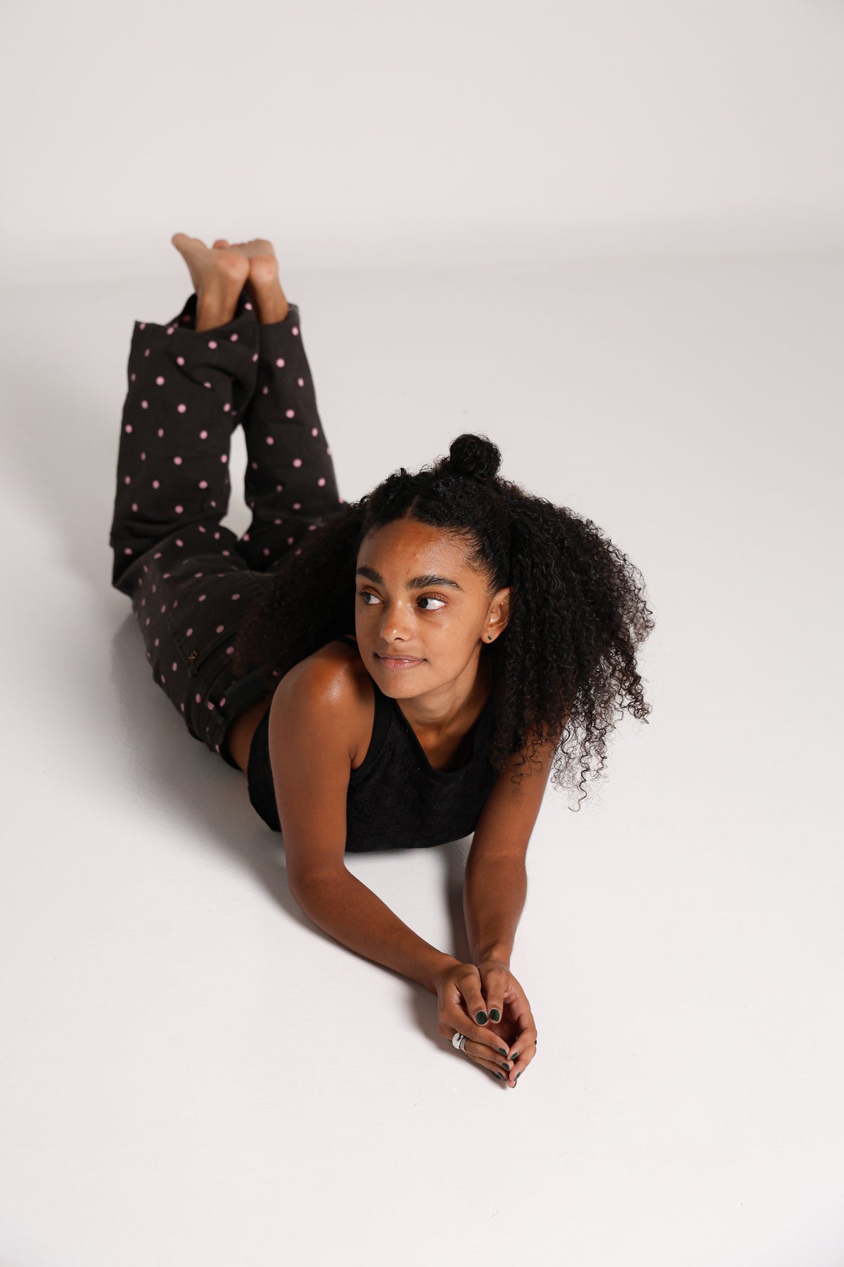 Bianca | Jeans chocolate con lunares rosas