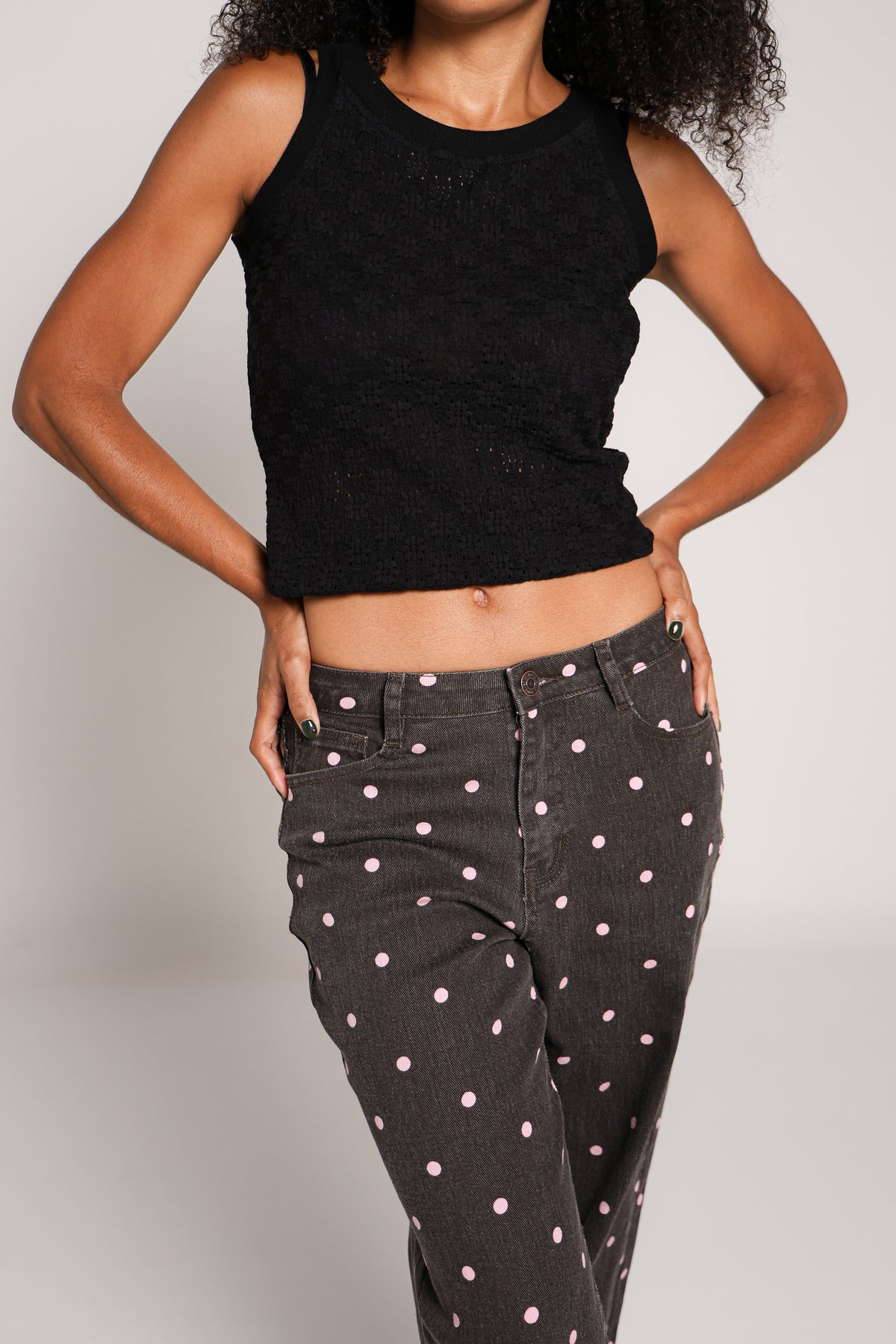 Bianca | Jeans chocolate con lunares rosas
