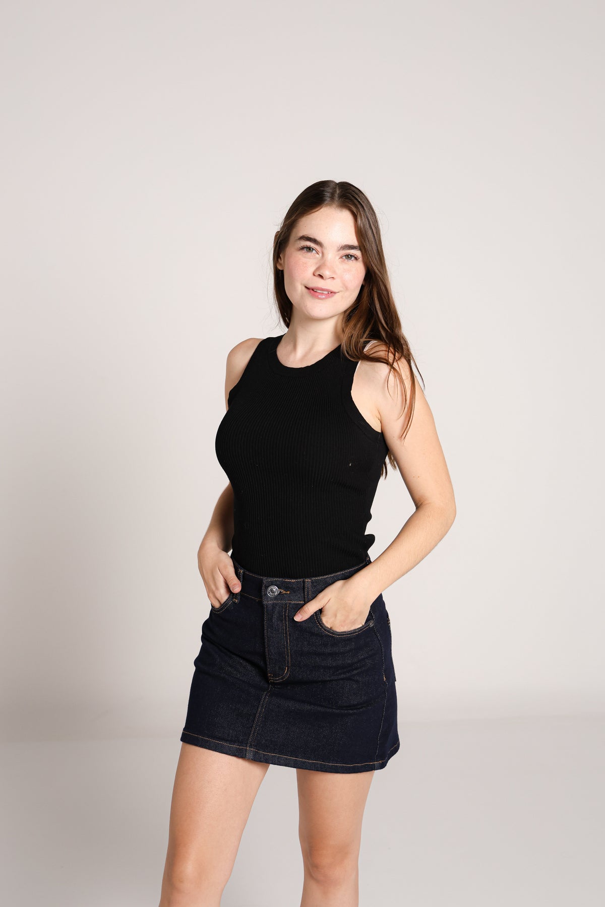 Emilia | Minifalda de mezclilla azul oscuro