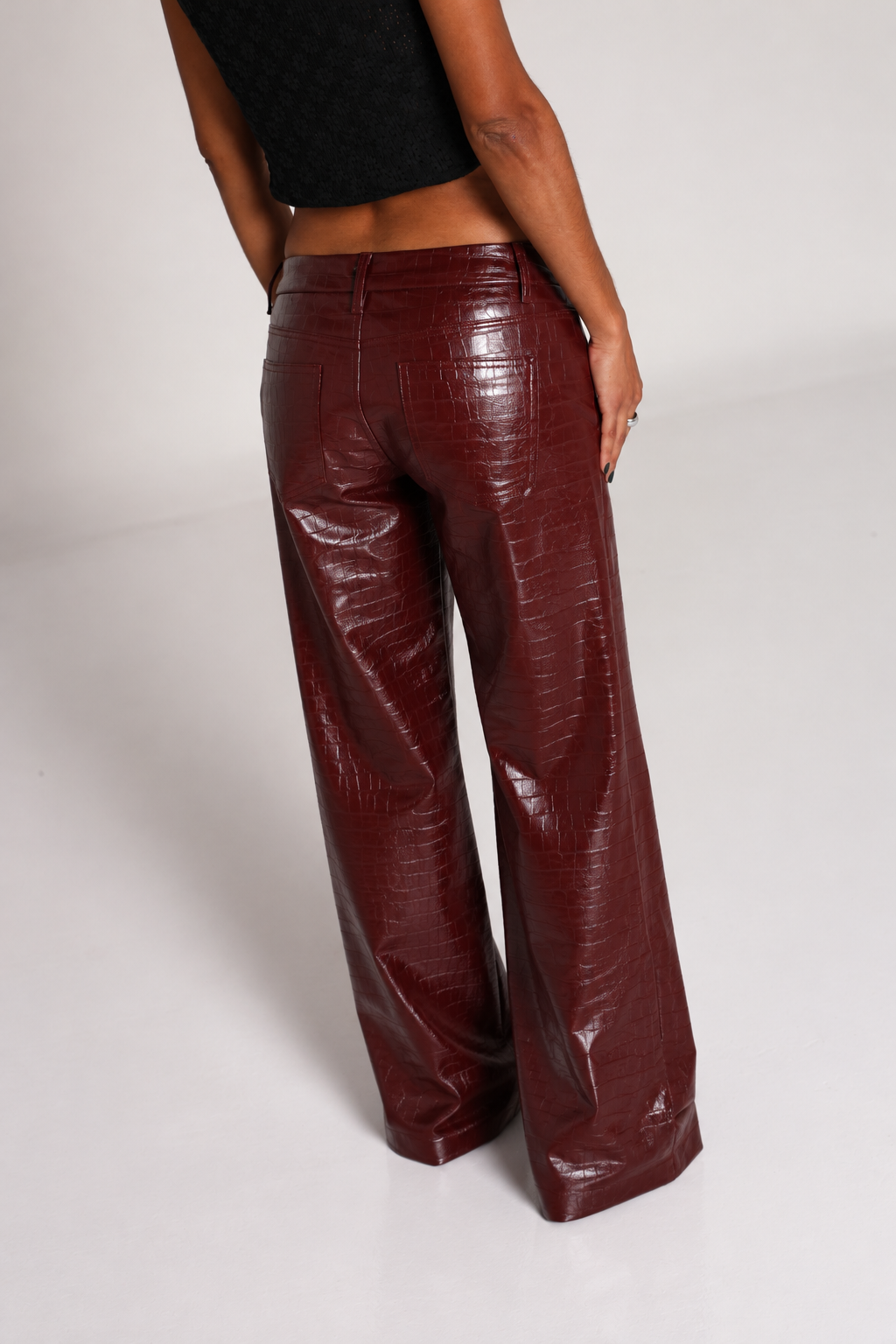 Isabella | Pantalón recto vino efecto piel