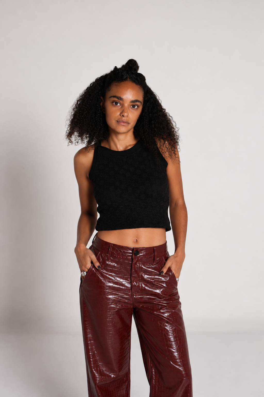 Isabella | Pantalón recto vino efecto piel