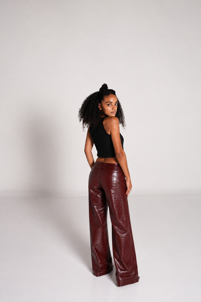 Isabella | Pantalón recto vino efecto piel