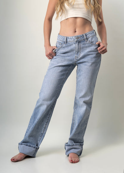 Ariana | Pantalón recto azul claro con dobladillo ancho
