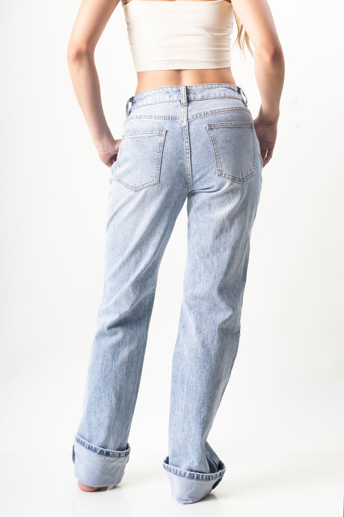 Ariana | Pantalón recto azul claro con dobladillo ancho