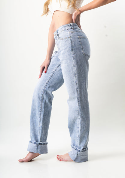Ariana | Pantalón recto azul claro con dobladillo ancho