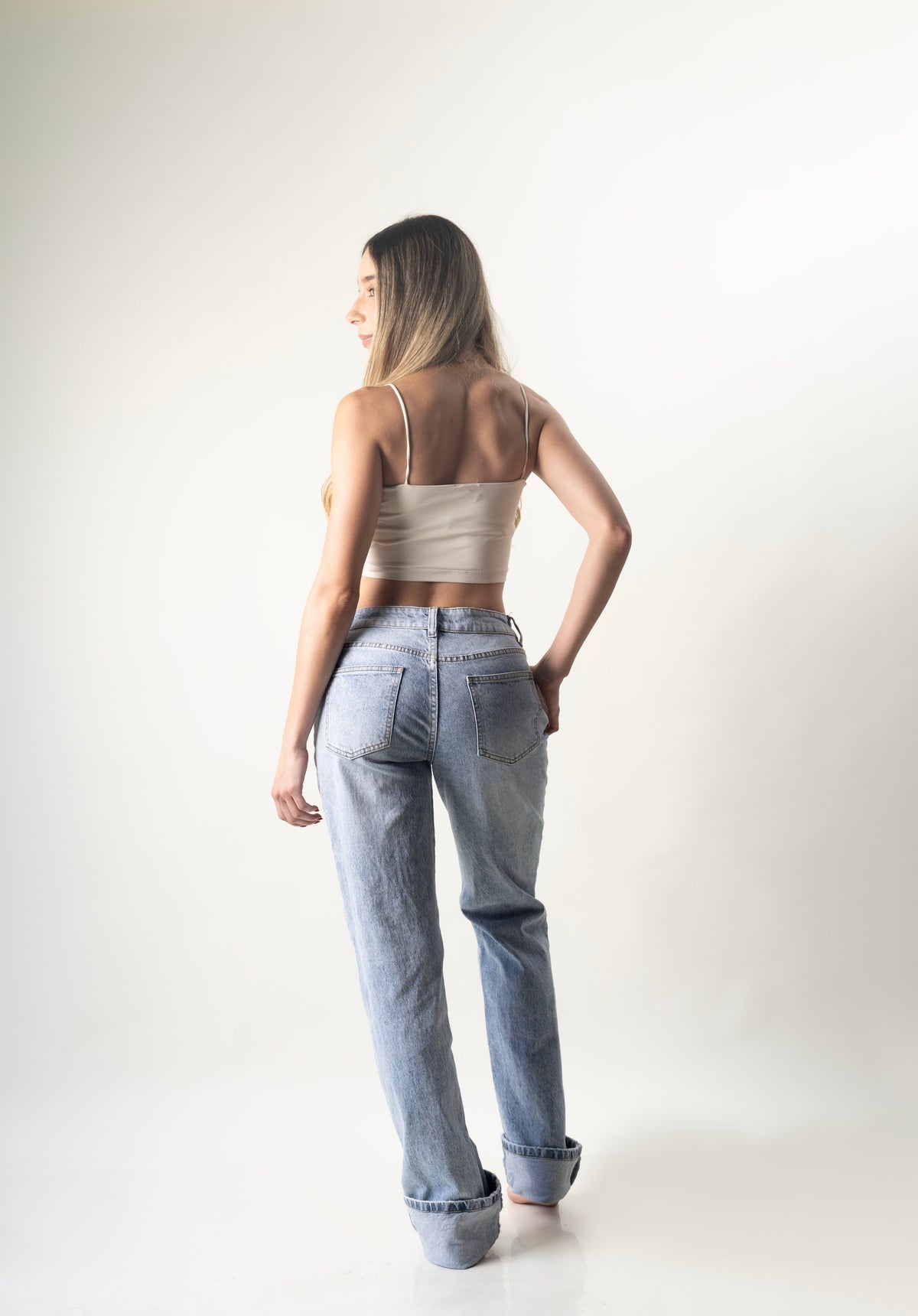 Ariana | Pantalón recto azul claro con dobladillo ancho