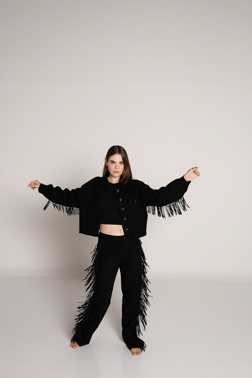 Natalia | Pantalón recto negro deshilachado
