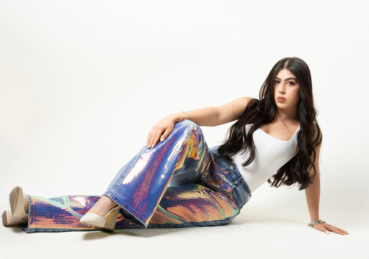 Nova | Pantalón wide leg azul claro con paneles holográficos
