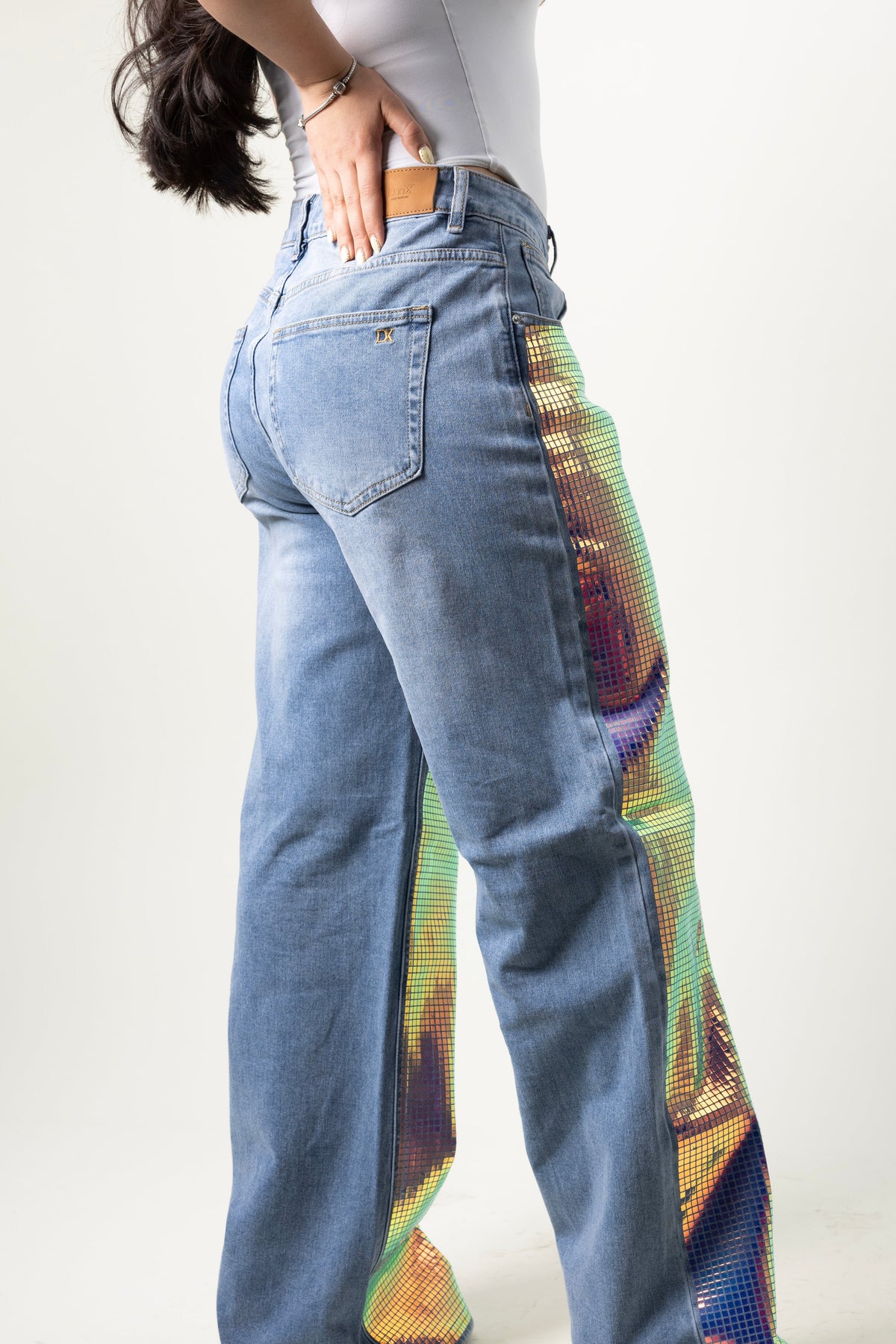 Nova | Pantalón wide leg azul claro con paneles holográficos